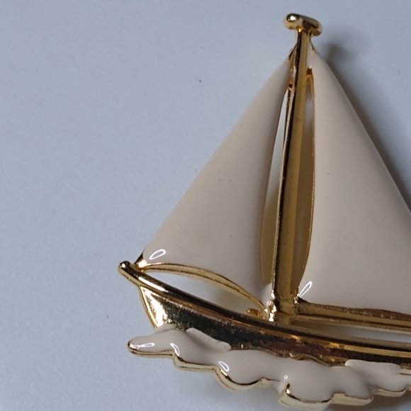Sailboat Brooch - Picture 9 of 16